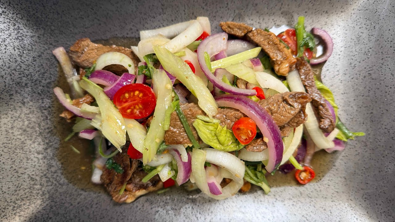 How to Make Thai Steak Salad 🥩🌶️🥗 | 泰式燒牛肉沙律 | Easy and Refreshing Thai Appetiser