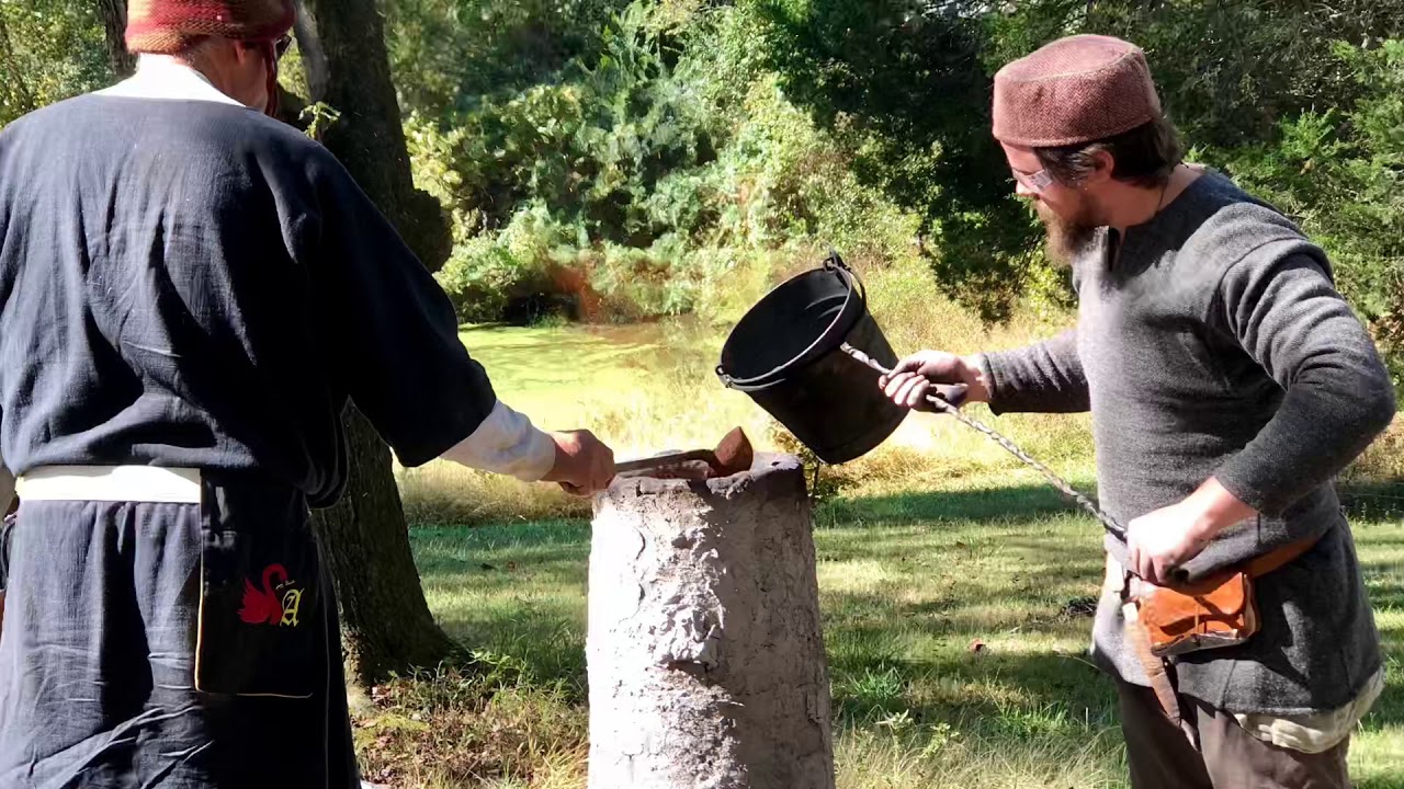 Compacting bloomery iron into a bar