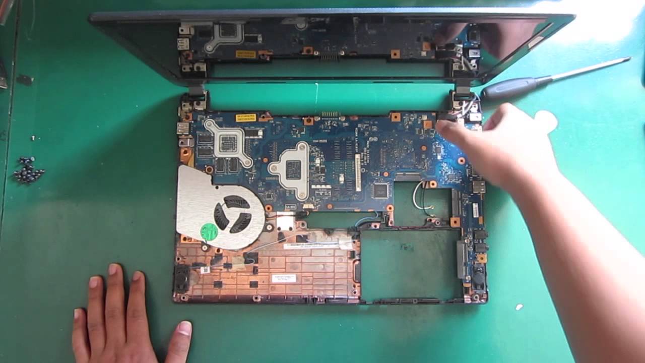 Toshiba Ultrabook Satellite U940 U945 Disassembly and Fan Cleaning
