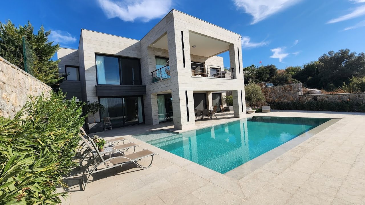 Bodrum Turgutreis' te 300m2 Net 1300m2 Arsa İçinde 5+2 Villa(2+1 ve 3+1 olarak tasarlanmış)