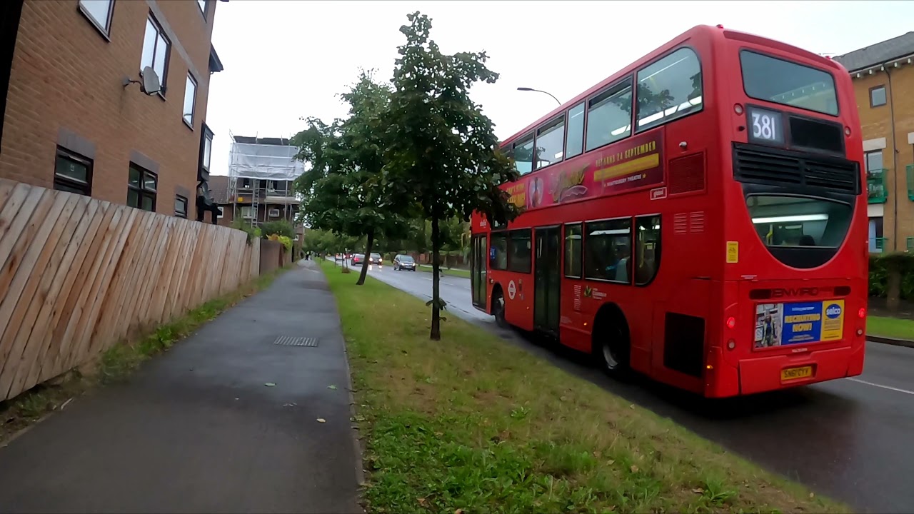 London Marathon Route Walkthrough - Mile 10 - Surrey Quays