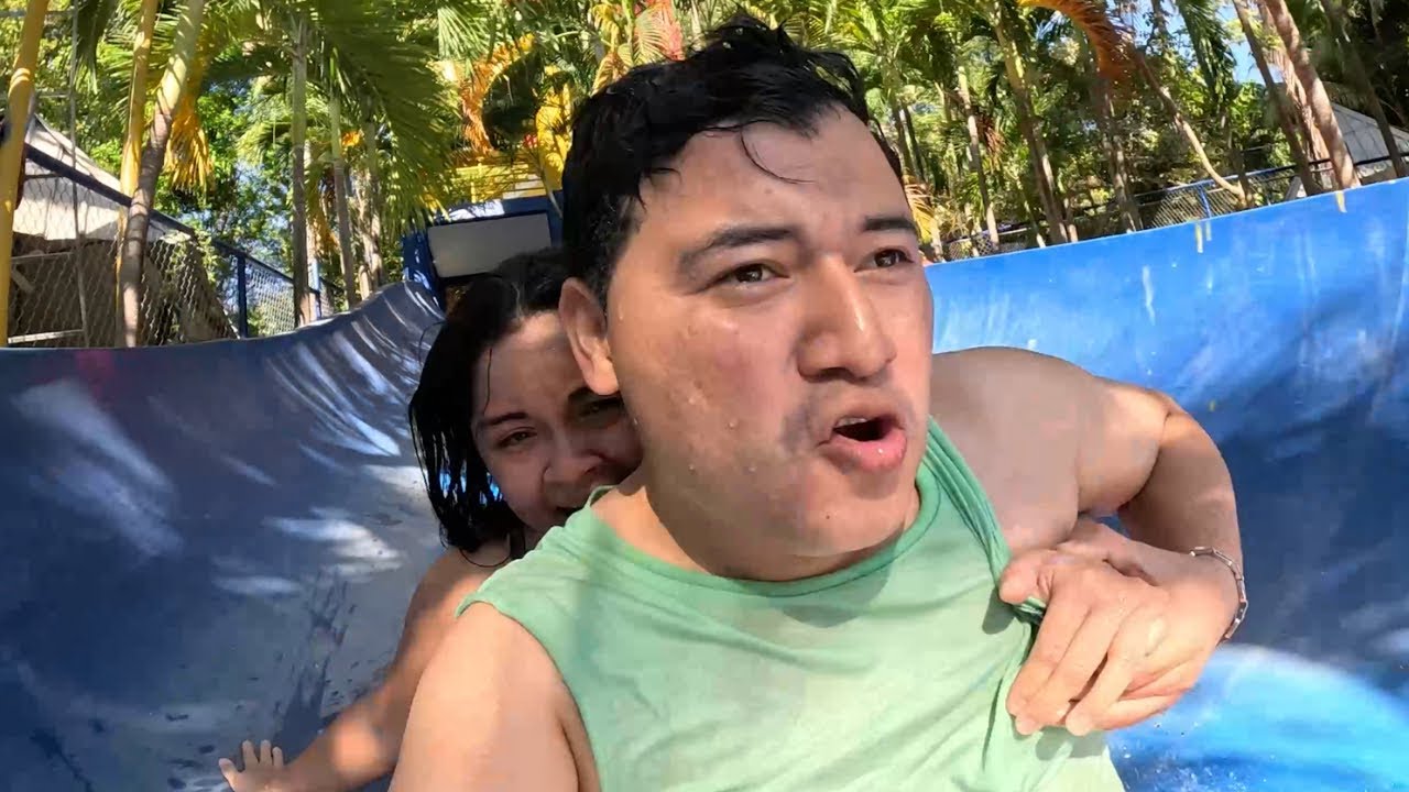 PARQUE ACUÁTICO entre MONTAÑAS de EL SALVADOR… *toboganes extremos*