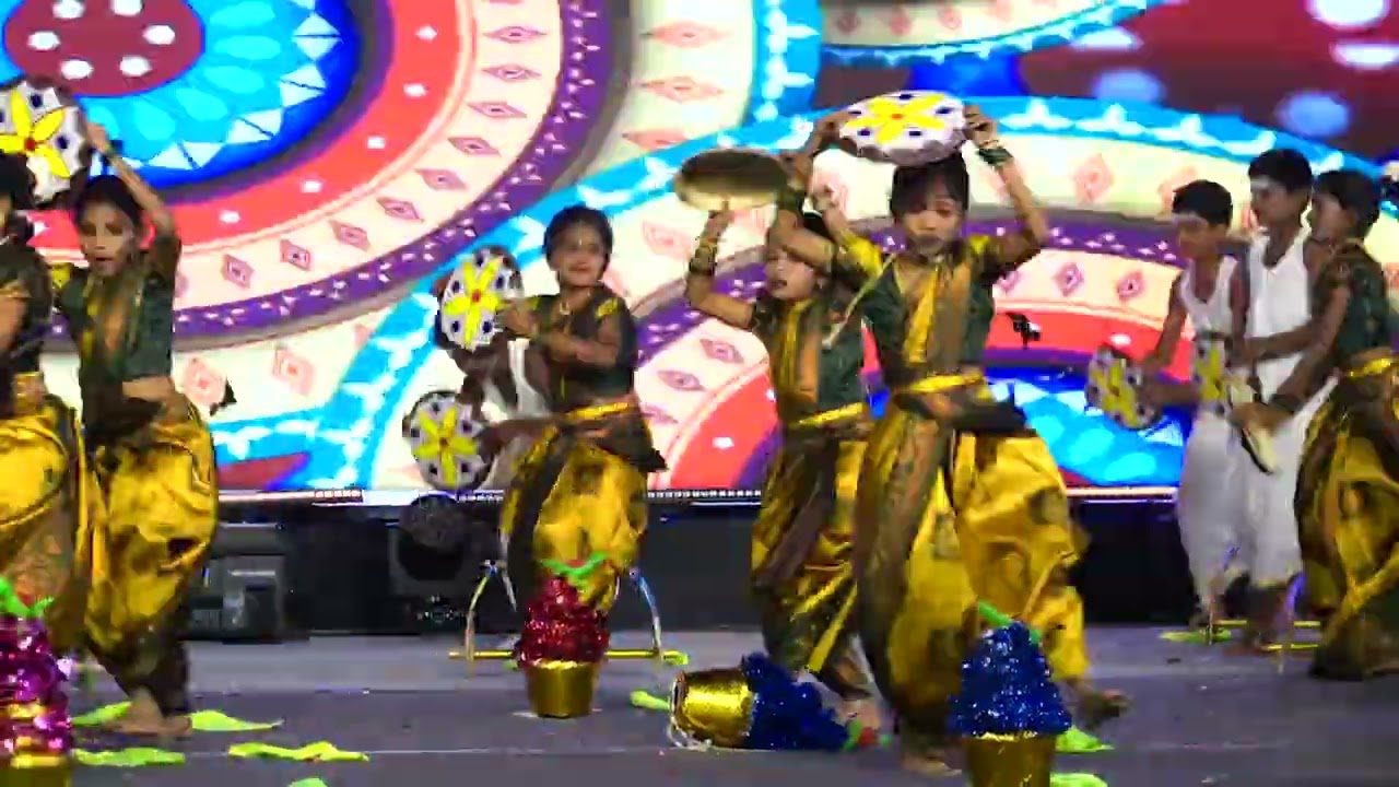 தன்னானே பாட்டொன்னு பாட | Oyilattam | Tamil folk dance | amazing 😍| kavadi attam@HighlightsofPHMS 