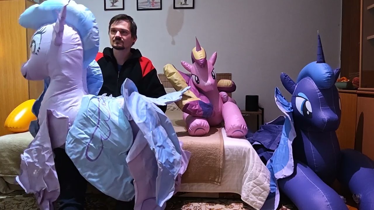 New inflatable pony / hippogriff from Hongyi - Silverstream