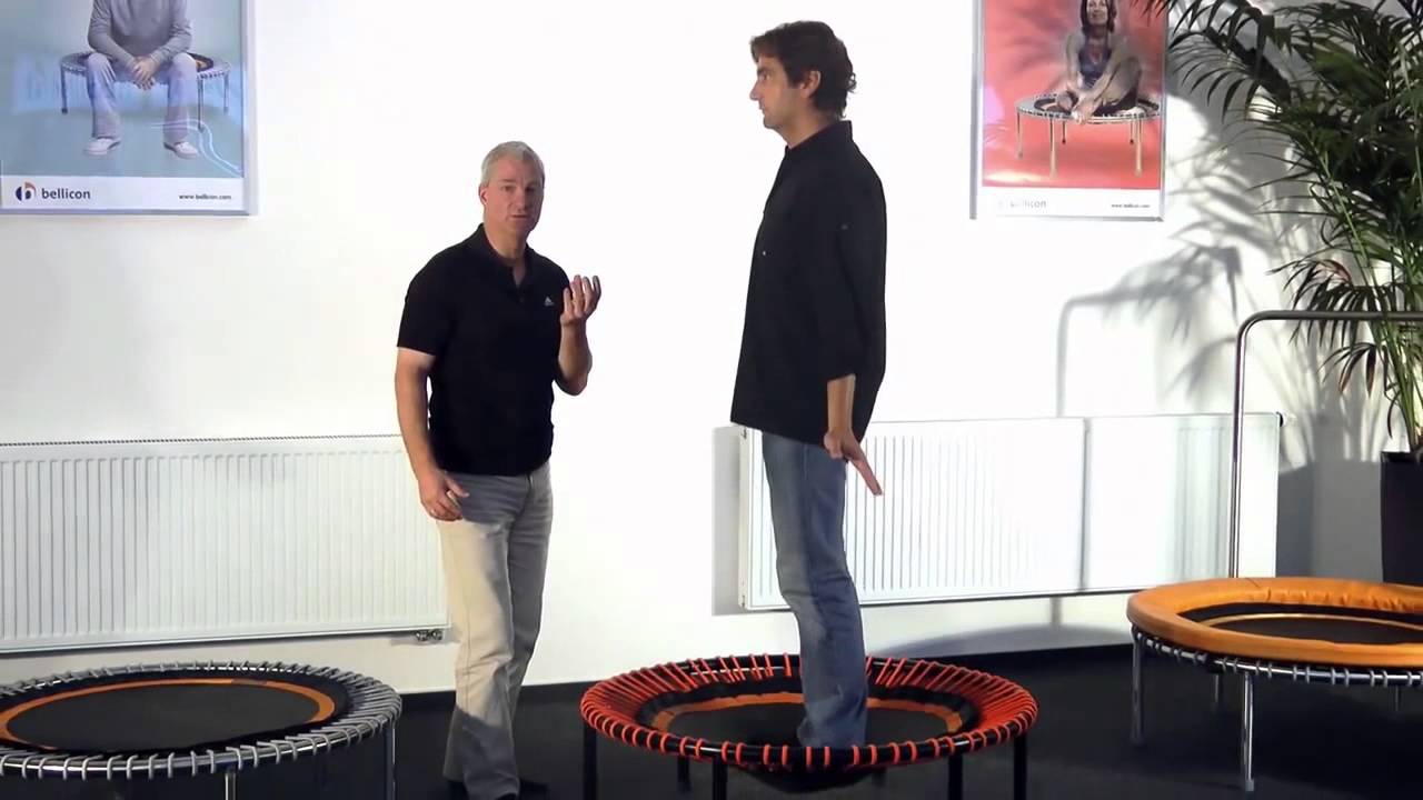 Série d'exercices pour la santé du dos avec un mini trampoline bellicon®