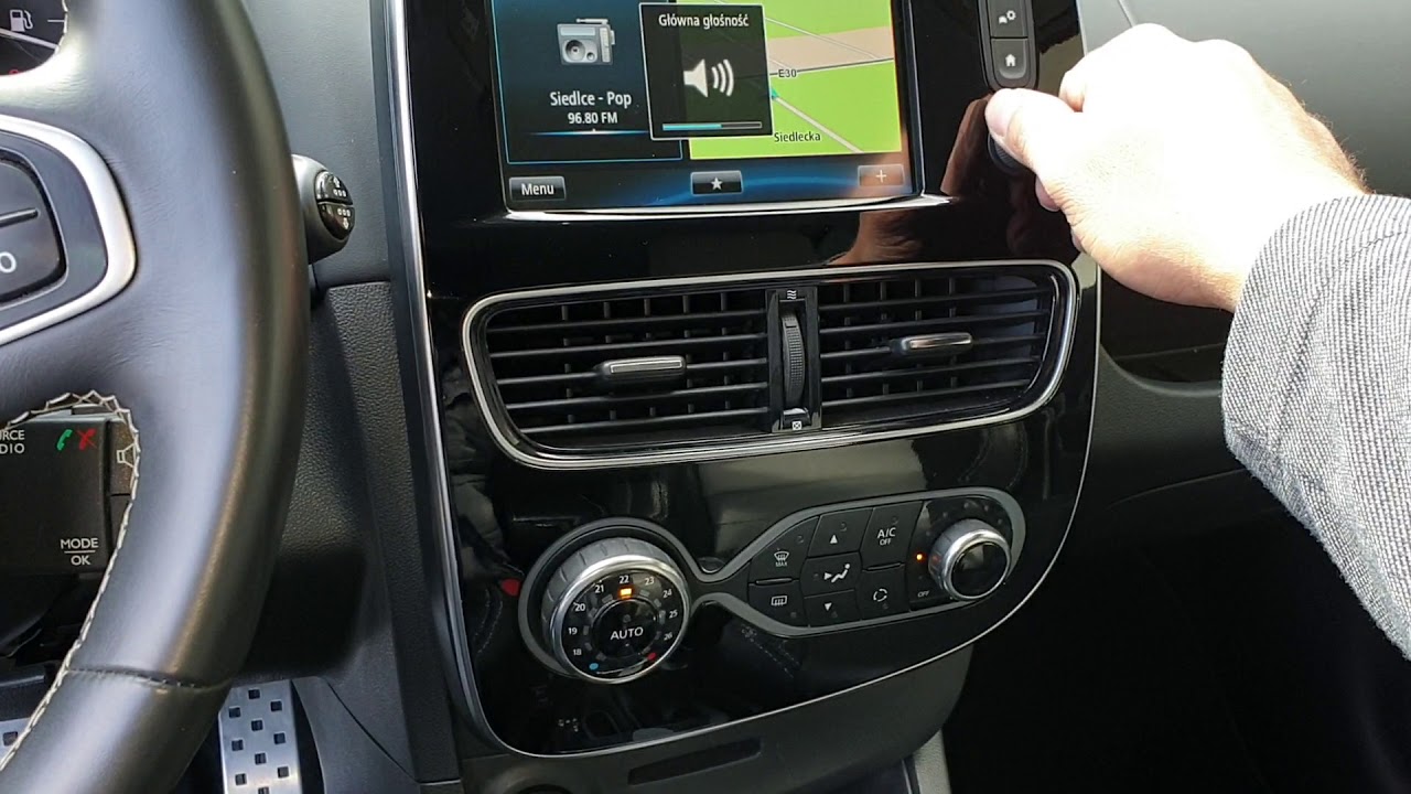 Clio Initiale Paris
