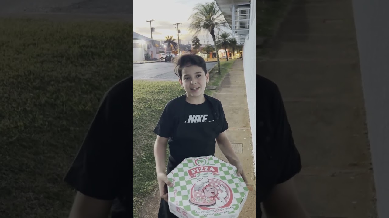 Garotinha tava vendendo docinhos para ajudar o aluguel de casa