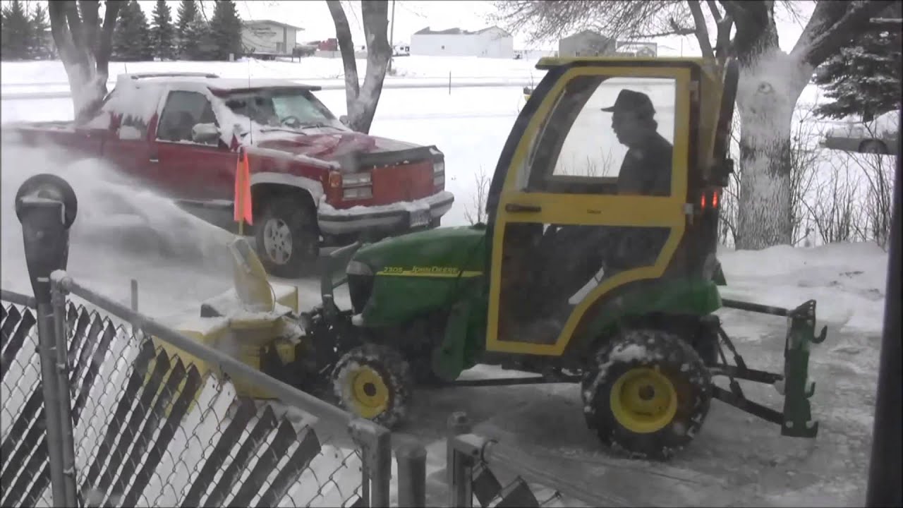 John Deere 2305
