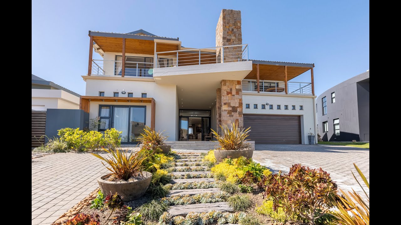 Space, Character, Versatility and Views - 4 Bedroom Family Home With Flatlet in Oubaai Golf Estate