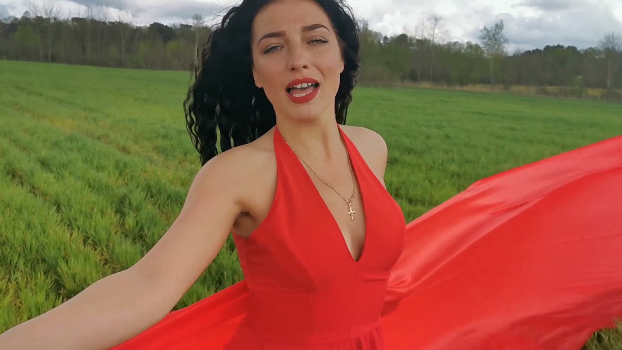 Юлія Собуцька 