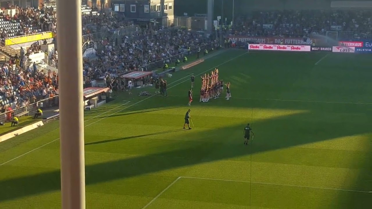 Das Holstein Stadion vor dem Abschiedsspiel von Fin Bartels