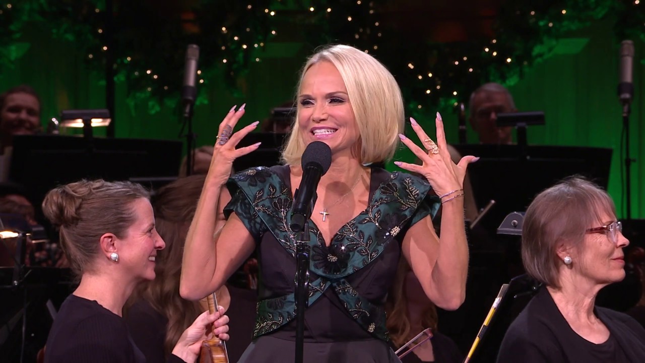Kristin Chenoweth Rings in Christmas With The Tabernacle Choir