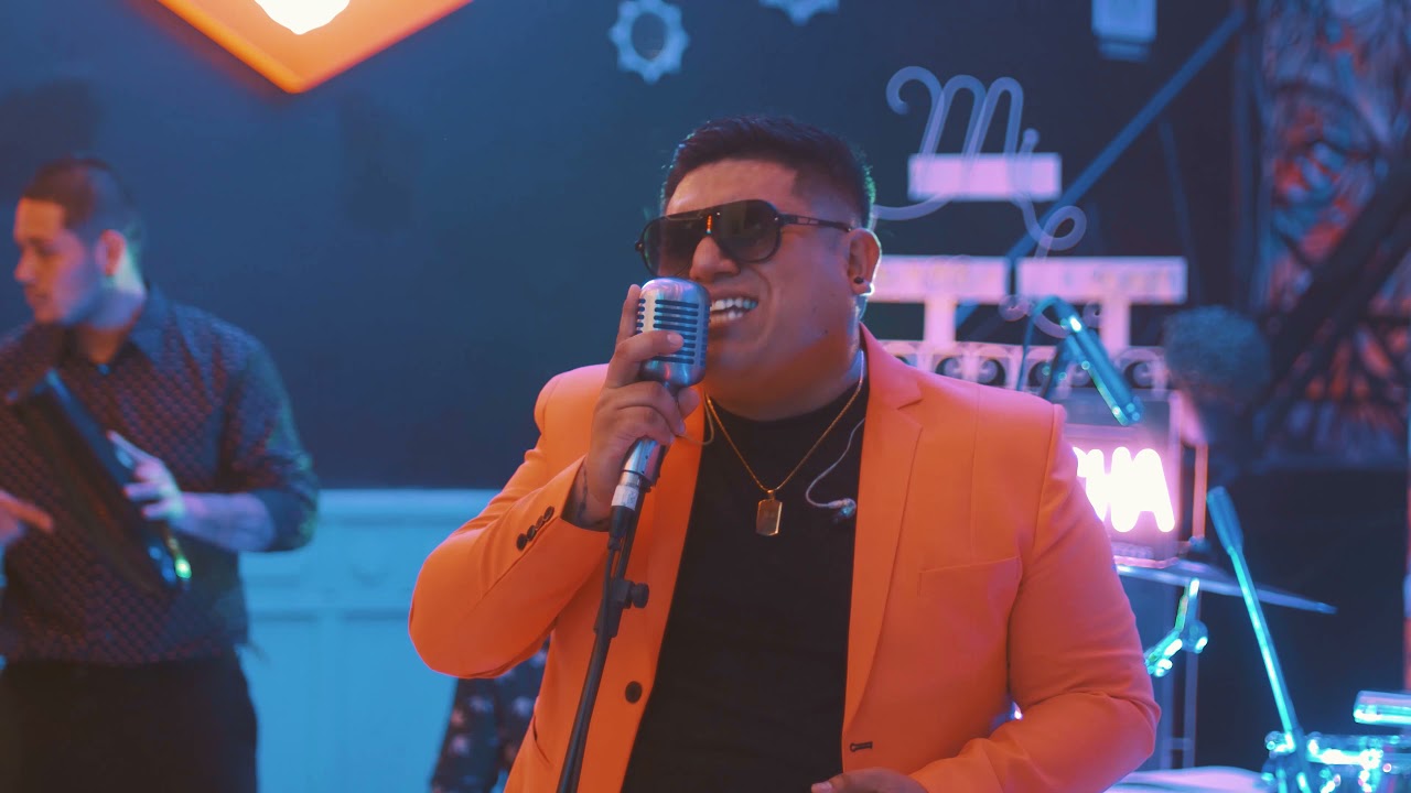 Andres Grados 🎼 Hola 🎼 En Concierto