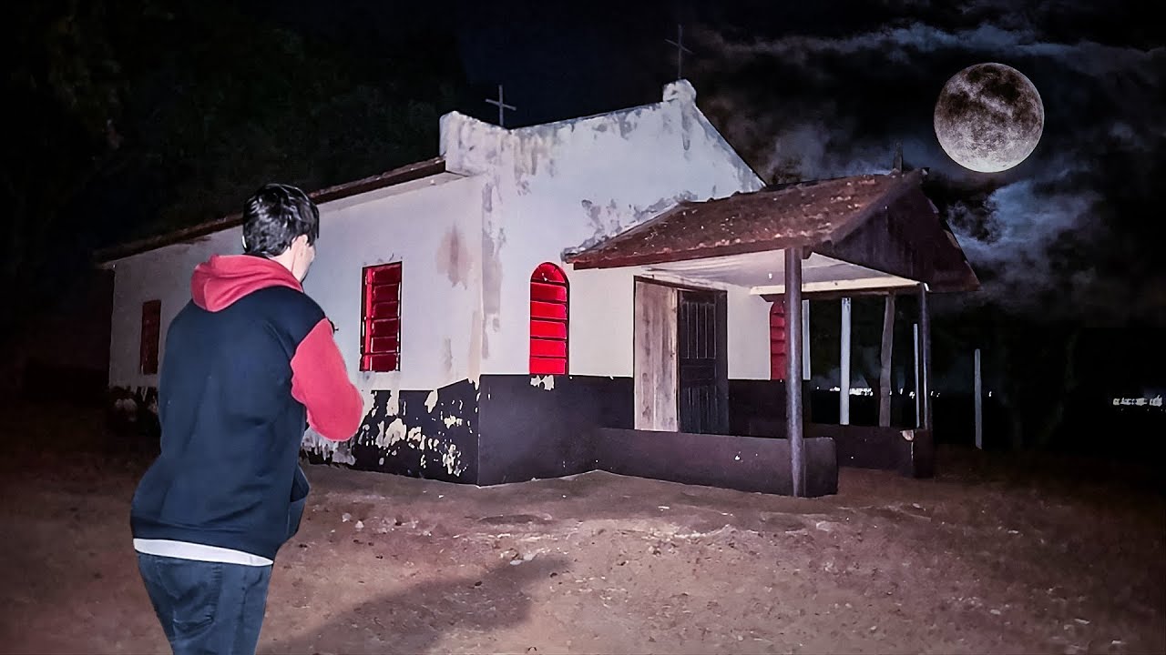 TINHA LUZES MISTERIOSAS DENTRO DA IGREJA