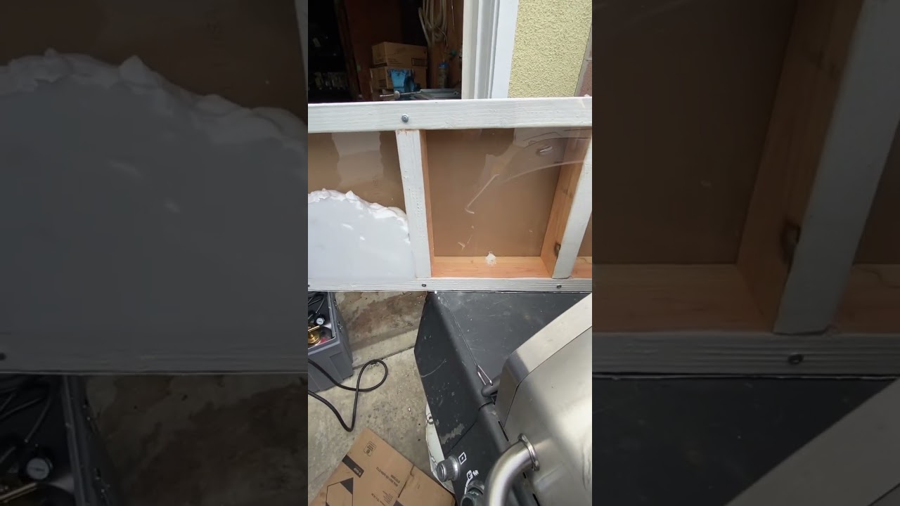 Demonstrating how to use pyrethrin for wall voids  all type of pest, Bees,Ants, Roaches, ext ￼
