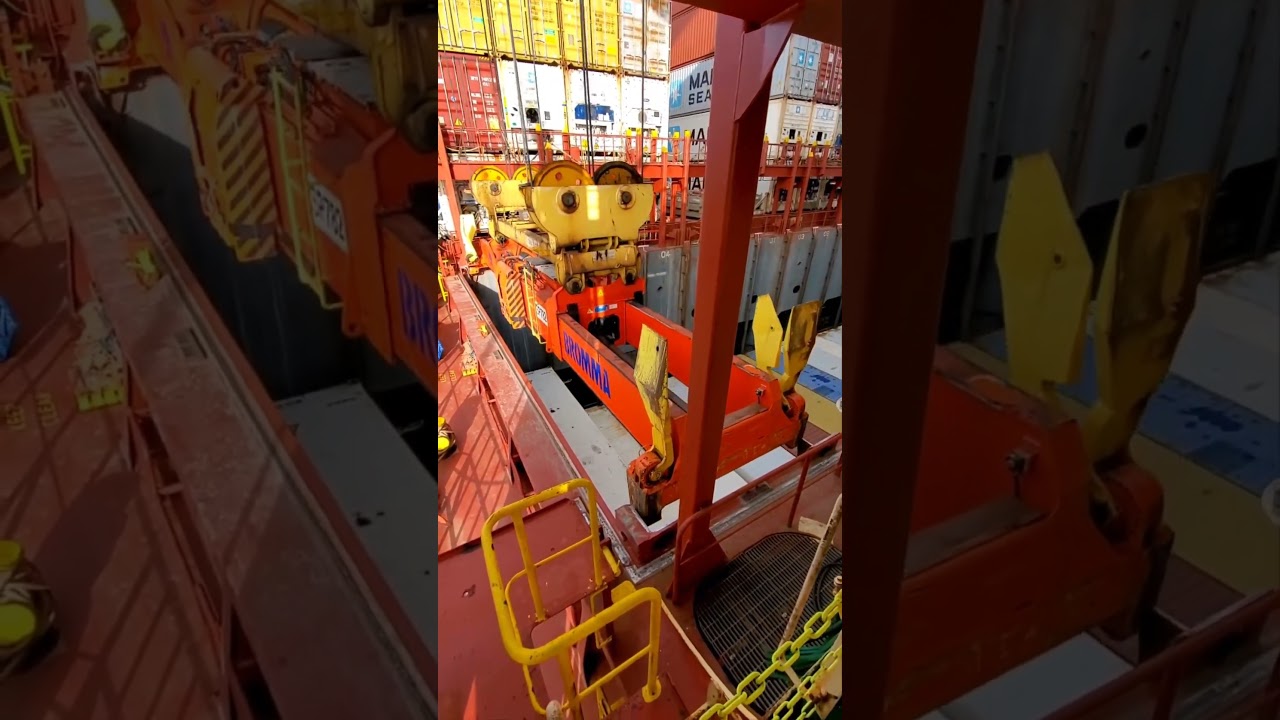 Why Don&rsquo;t Containers Fall Off Ships?! 🚢📦🌊