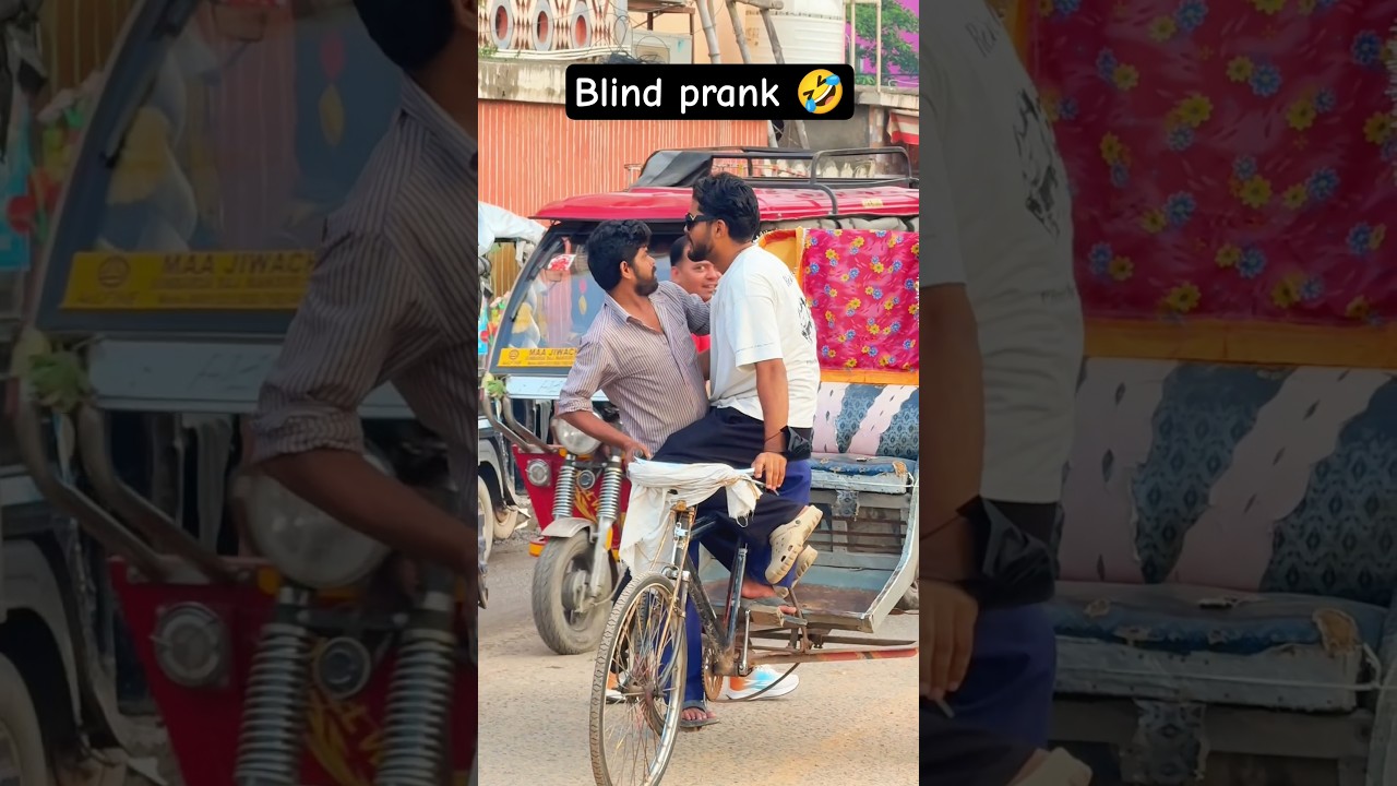 Rickshaw ke uper 🤣 #shorts #poppervishal #prank #rickshaw #funny #reaction