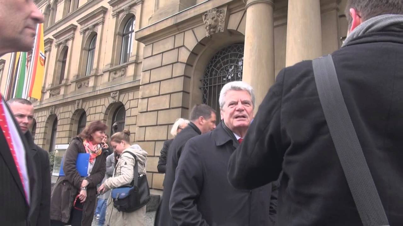 Bundespräsident Joachim Gauck beim Besuch des Museum König in der Bundesstadt