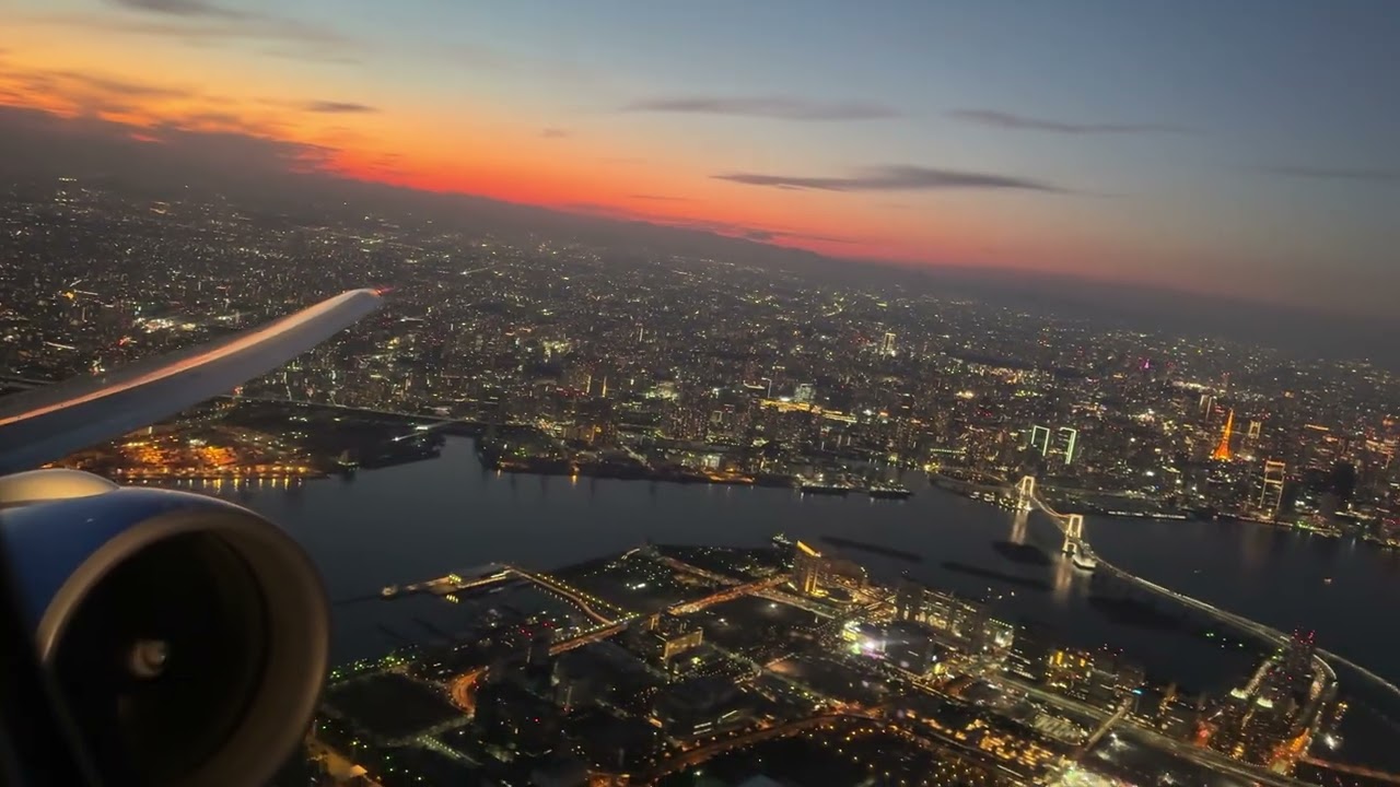 Loud United Airlines 777-200ER night takeoff from Tokyo Haneda & amazing GE90 sound + stunning view