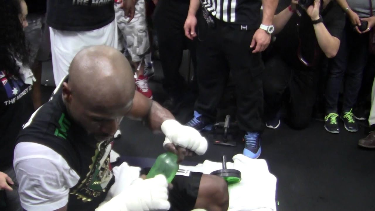 FLOYD MAYWEATHER SPEED BAG & ABS WORKOUT for manny pacquiao vs floyd mayweather