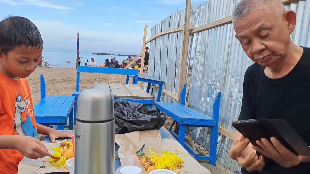 Wisata Pantai Biru Mcz bersama Adul