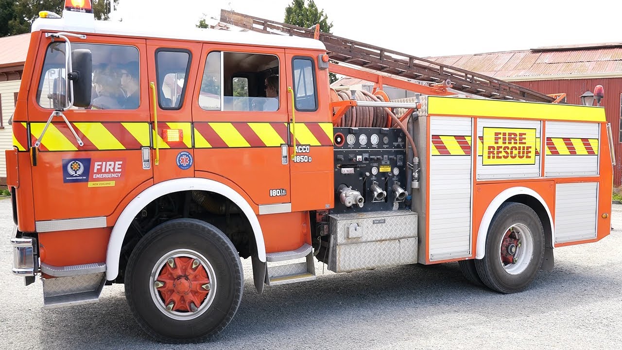 1988 International ACCO 1850D Fire Truck Running in Ashburton
