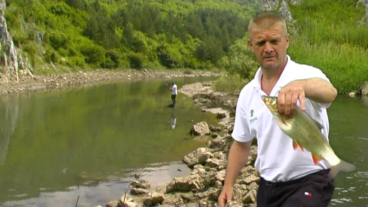 Pecanje na plovak na reci Vapi kod Uvačkog jezera | Fishing on float
