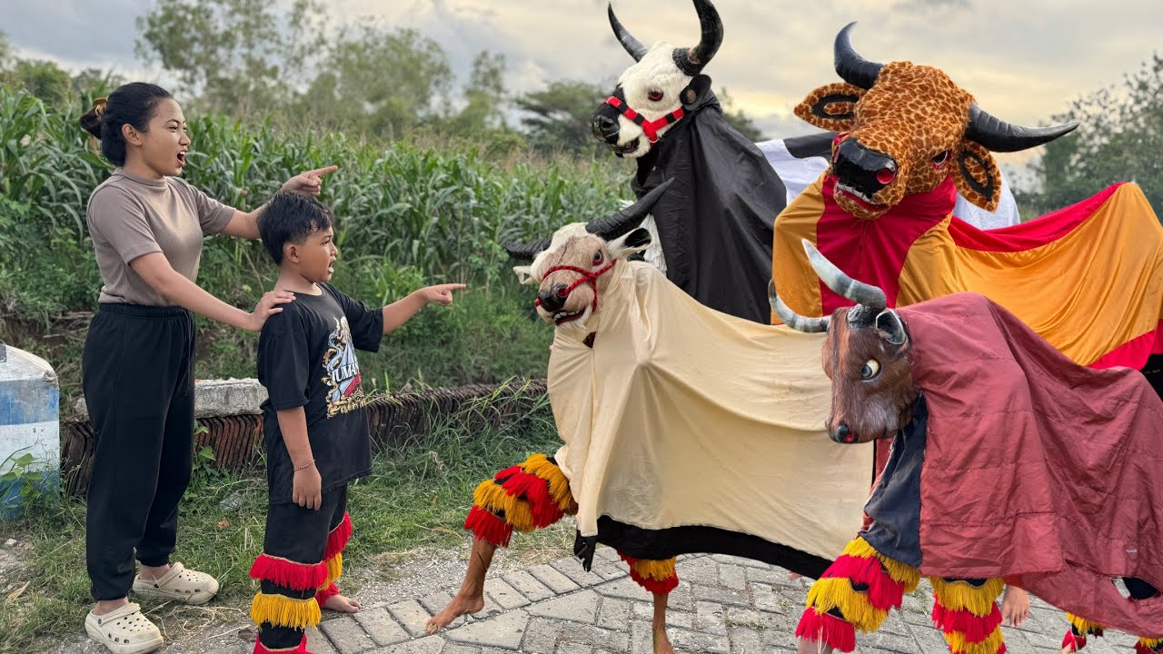 NONTON BANTENGAN BEROT LEWAT DEPAN RUMAH BERSAMA VICHO BOCAH NGEVLOG 