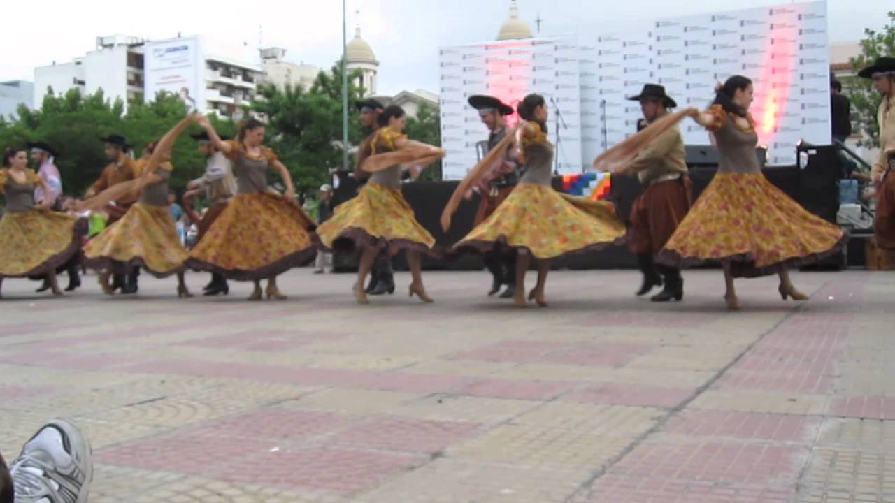 Zamba y Chacarera. Ballet Raíces del Sur en Plaza Grigera.