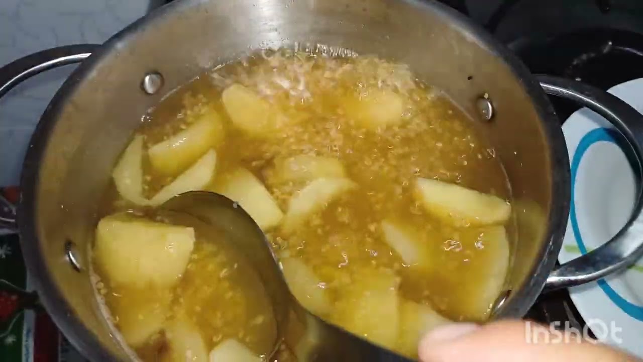 hoy preparé un rico desayuno  😋  quinua con manzana 🍎 muy delicioso me quedo.
