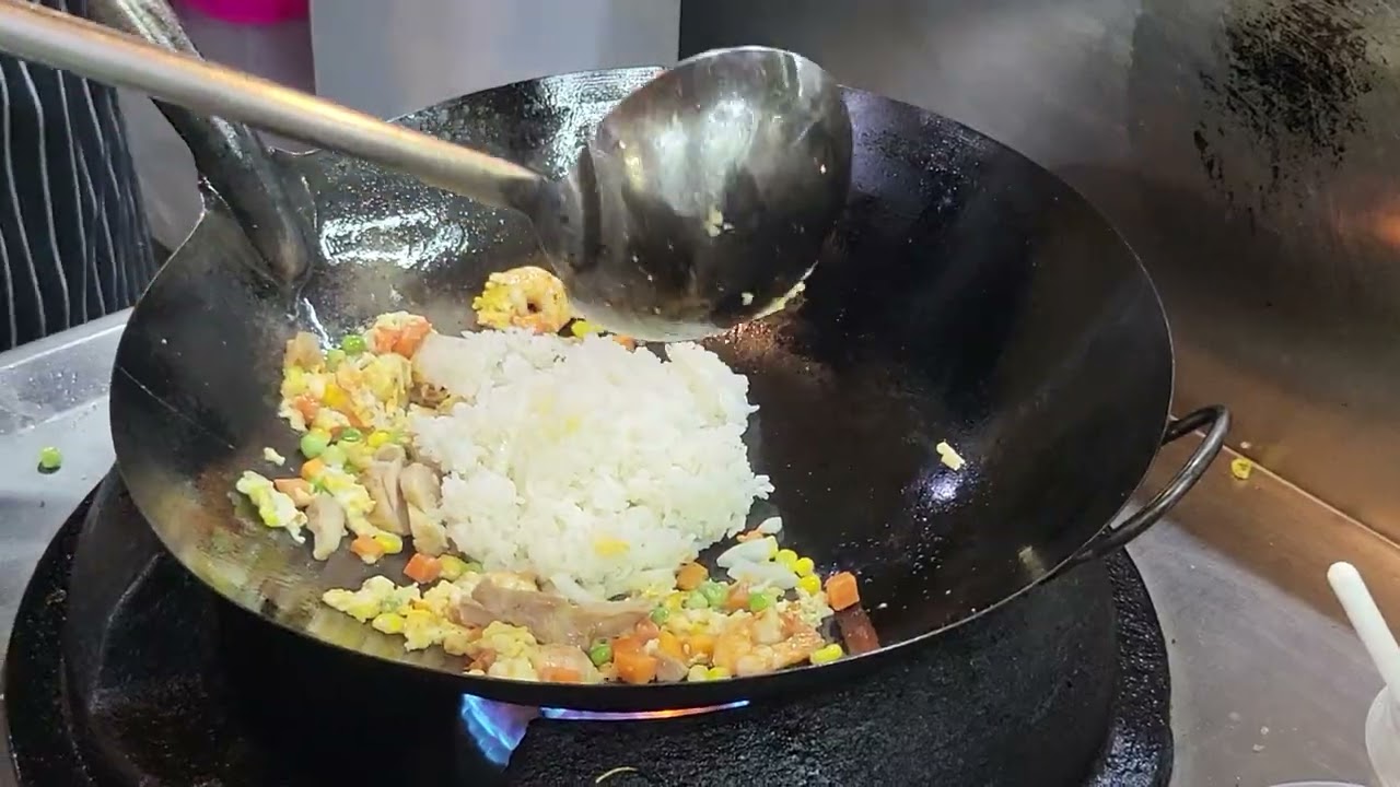 How to Cook Pineapple Fried Rice | Foodcourt in MBK Center, Bangkok, Thailand