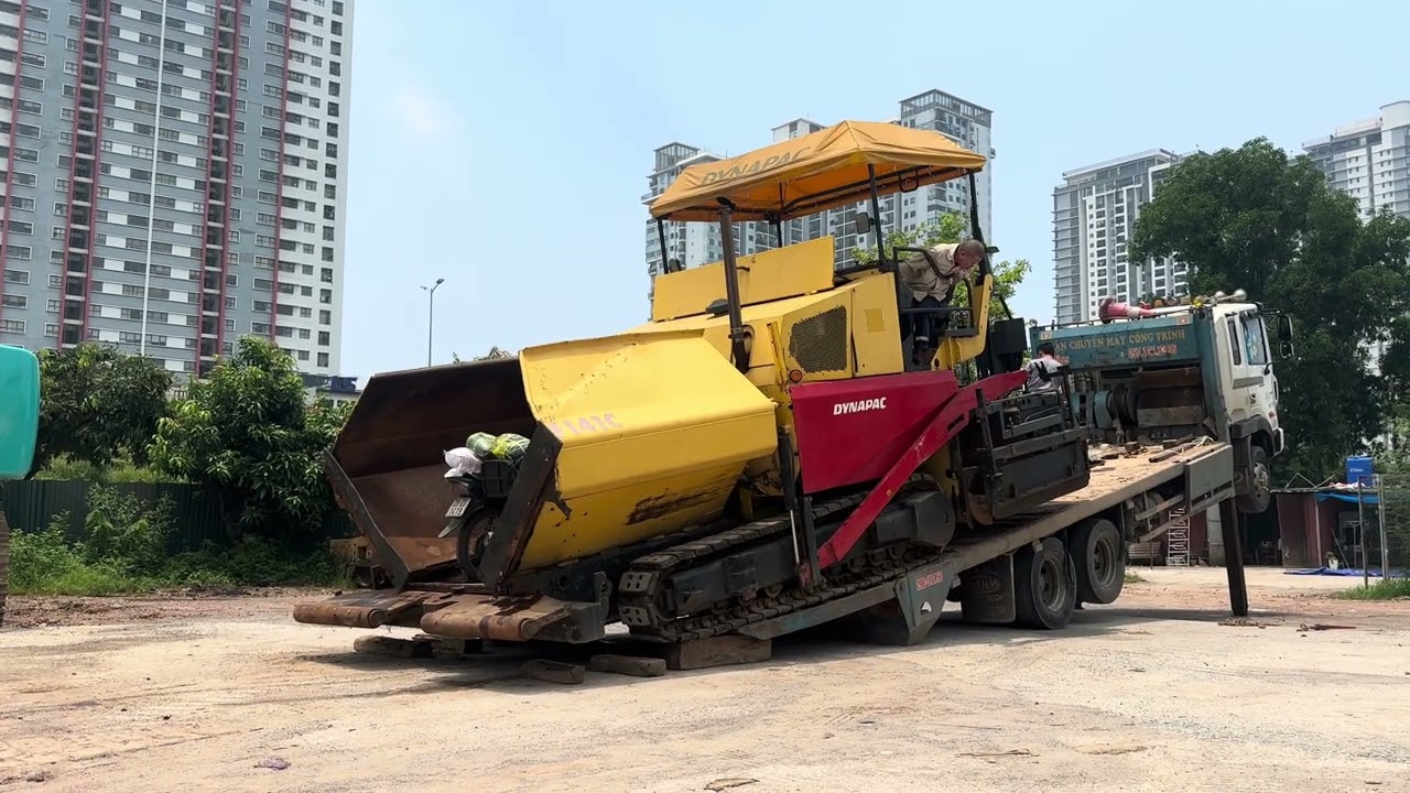 Máy rải base Dynapac F141C cho đi làm
