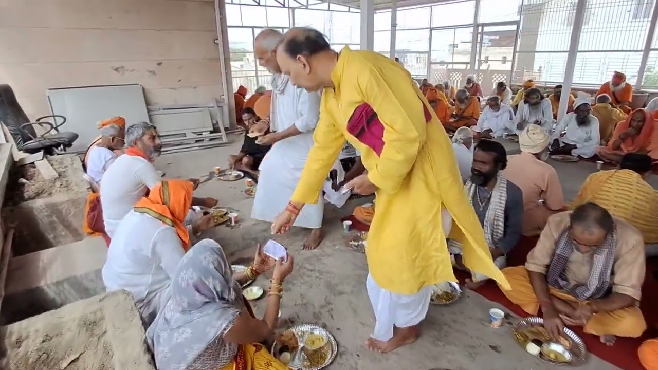 श्रीमान आर. के. सिंह (जज साहब) के पावन परिणय तिथि महोत्सव के उपलक्ष्य में संतो की सेवा विशाल भण्डारा