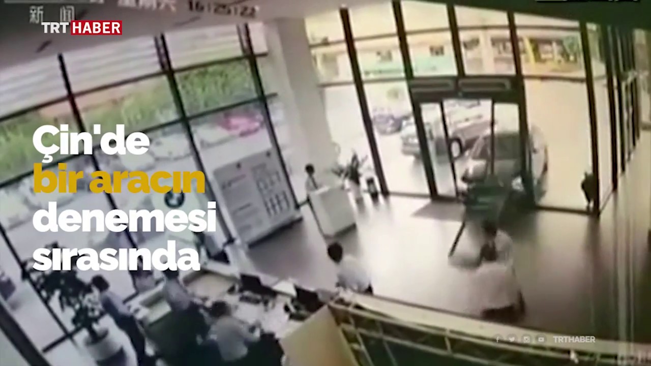 Gaz ve fren pedallarını karıştıran s&uuml;r&uuml;c&uuml; cam binaya girdi