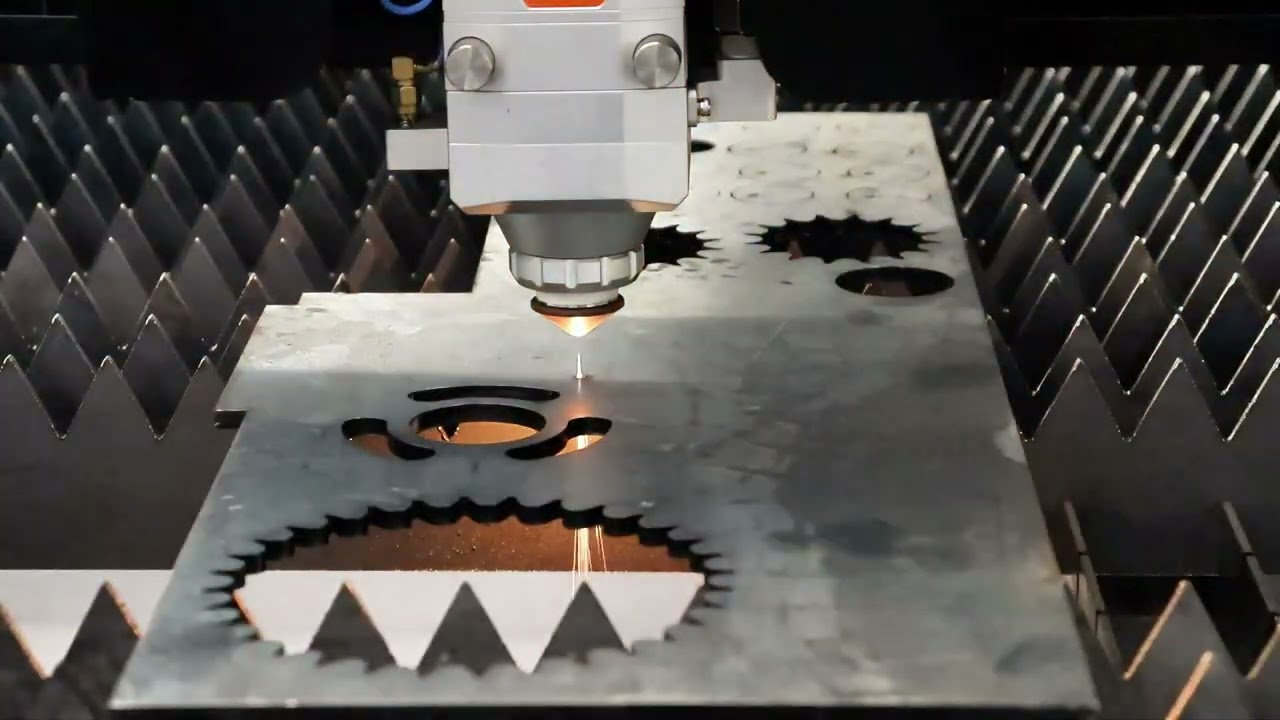 Fiber laser cutting machine cut 6mm carbon steel