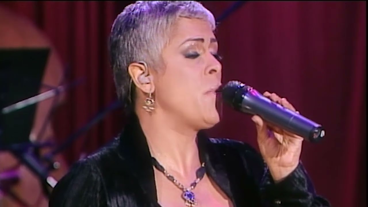 LLÓRAME UN RÍO. Eugenia León