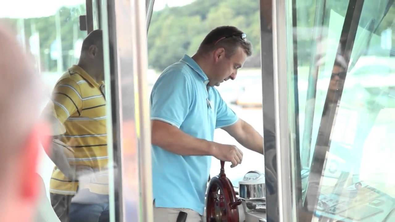 tramwaj wodny: wodowanie łodzi 'KINGA'