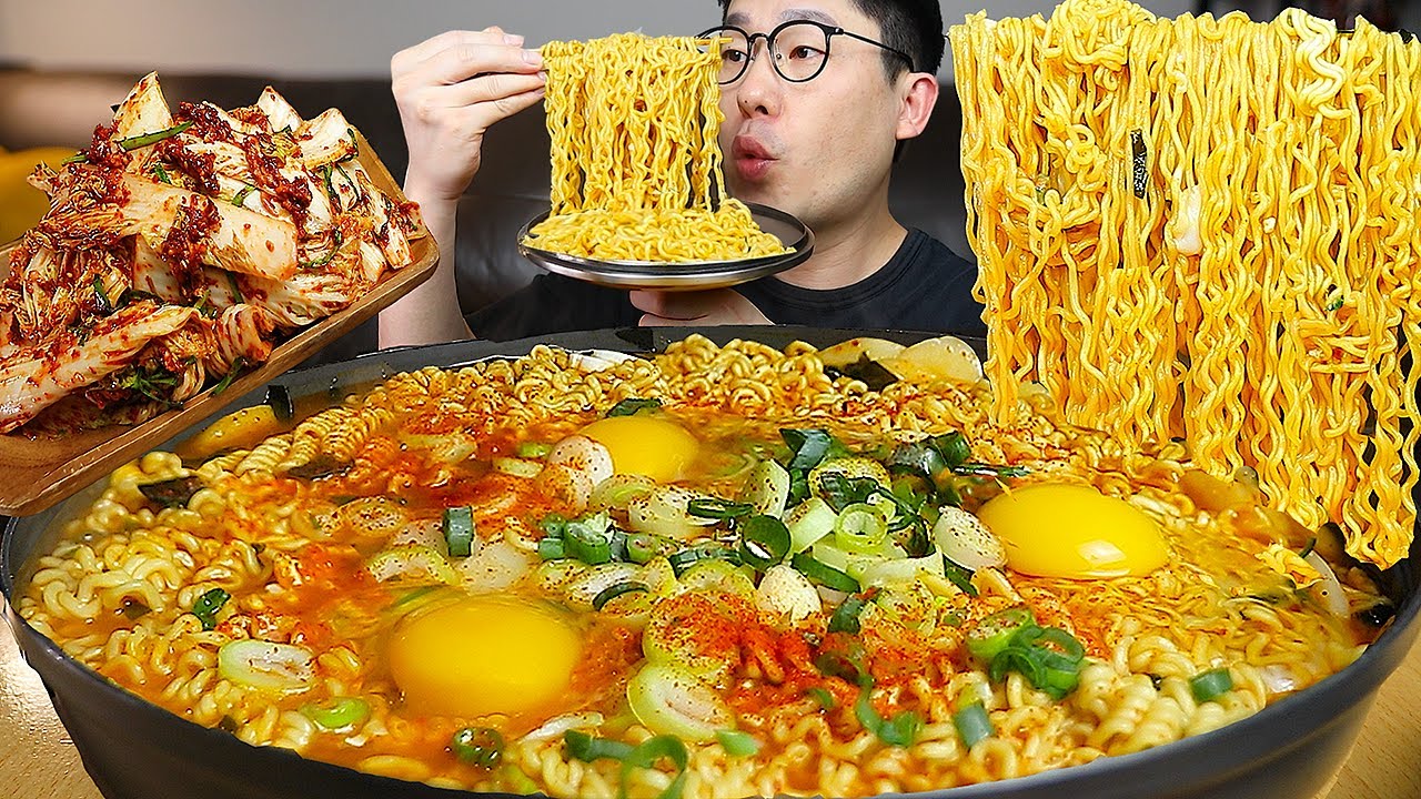 ASMR MUKBANGㅣSpicy Instant noodles with egg & KimchiㅣEATING SHOW