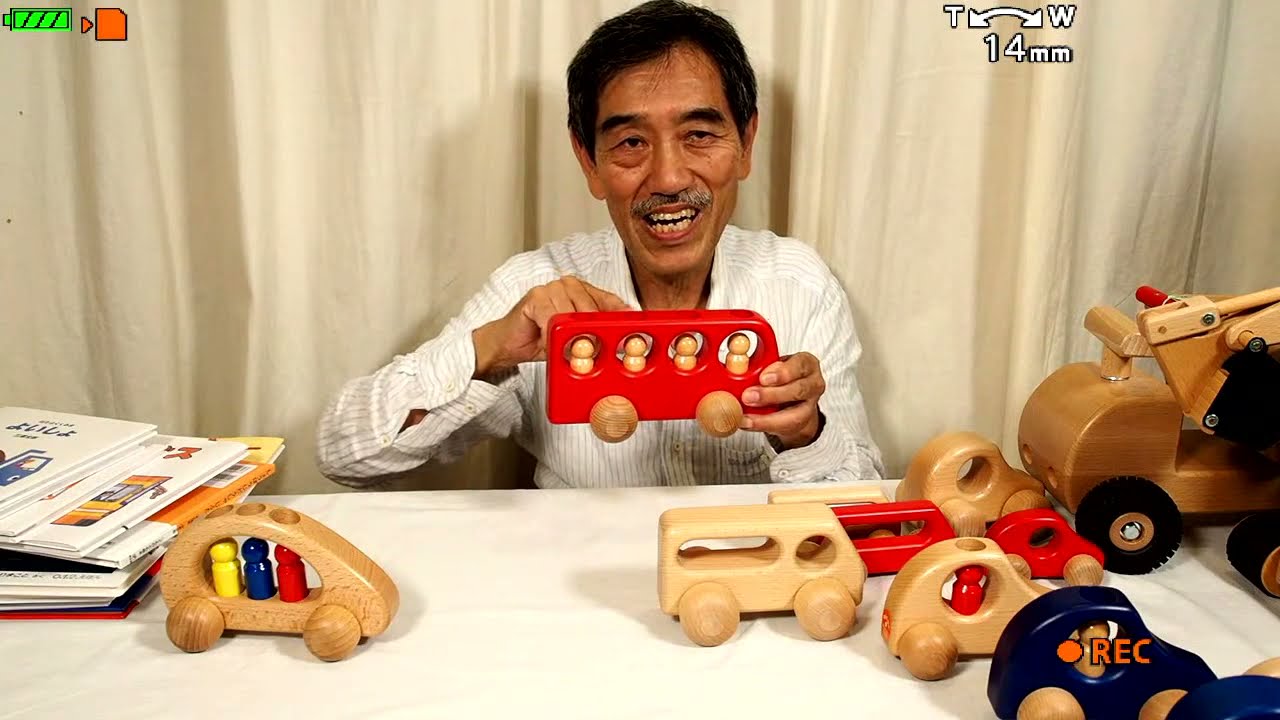 木の車のおもちゃの紹介　ゆっくり子育て〈乳児、幼児〉