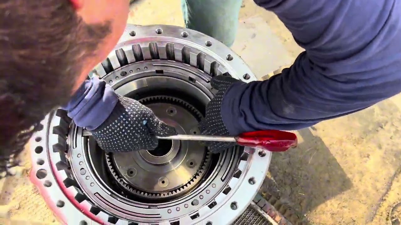 DISMANTLING TRANSMISSION | VOLVO A40F