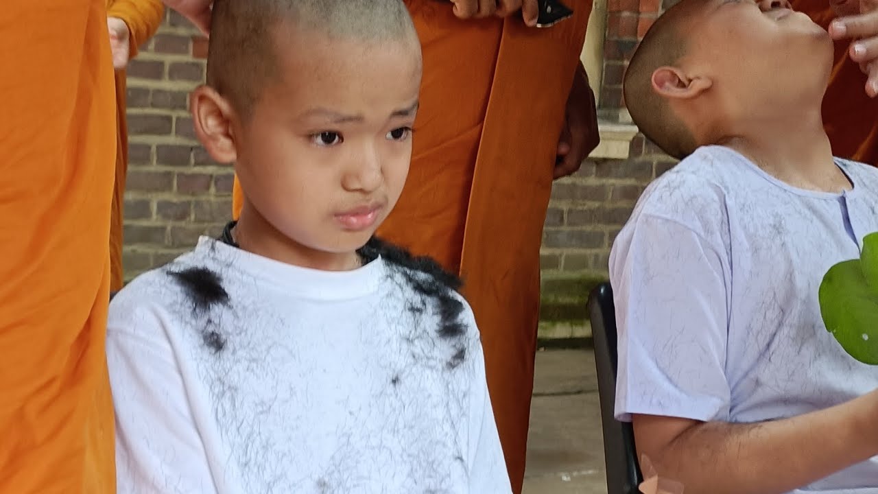 novice monk ordination ceremony in Buddhapatipa temple Wimbledon