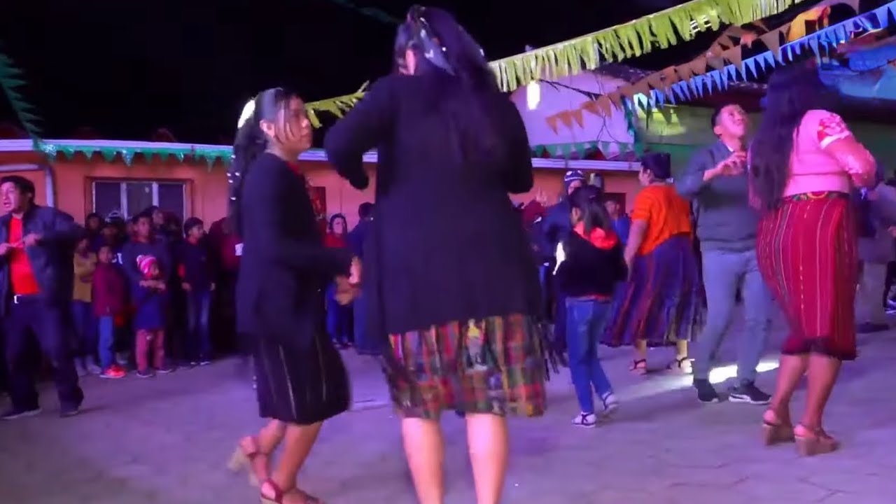 Chentio y su marimba orquesta desde Pueblo Viejo Momostenango