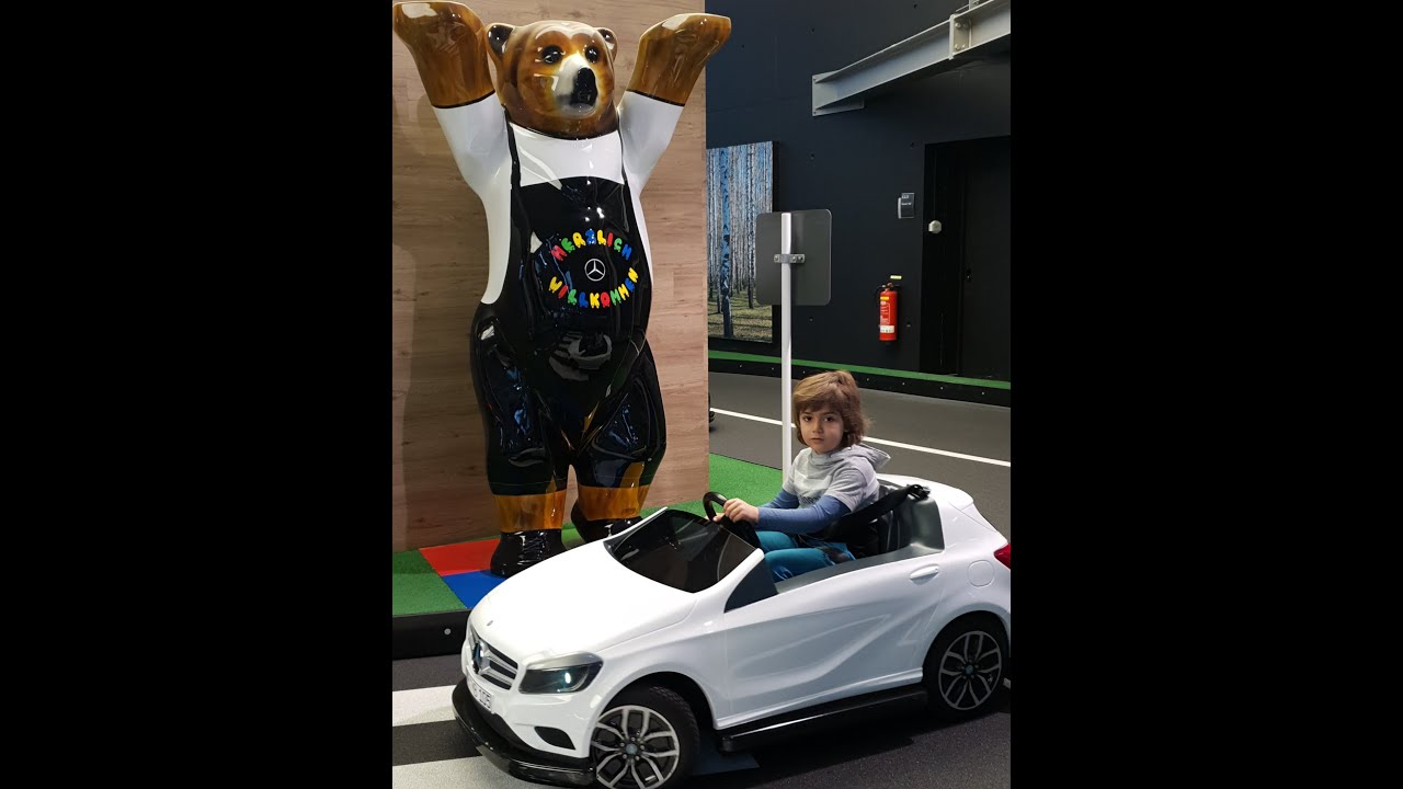 Kinderführerschein erwerben, Kinderverkehrsschule in der Mercedes-Welt Berlin Salzufer