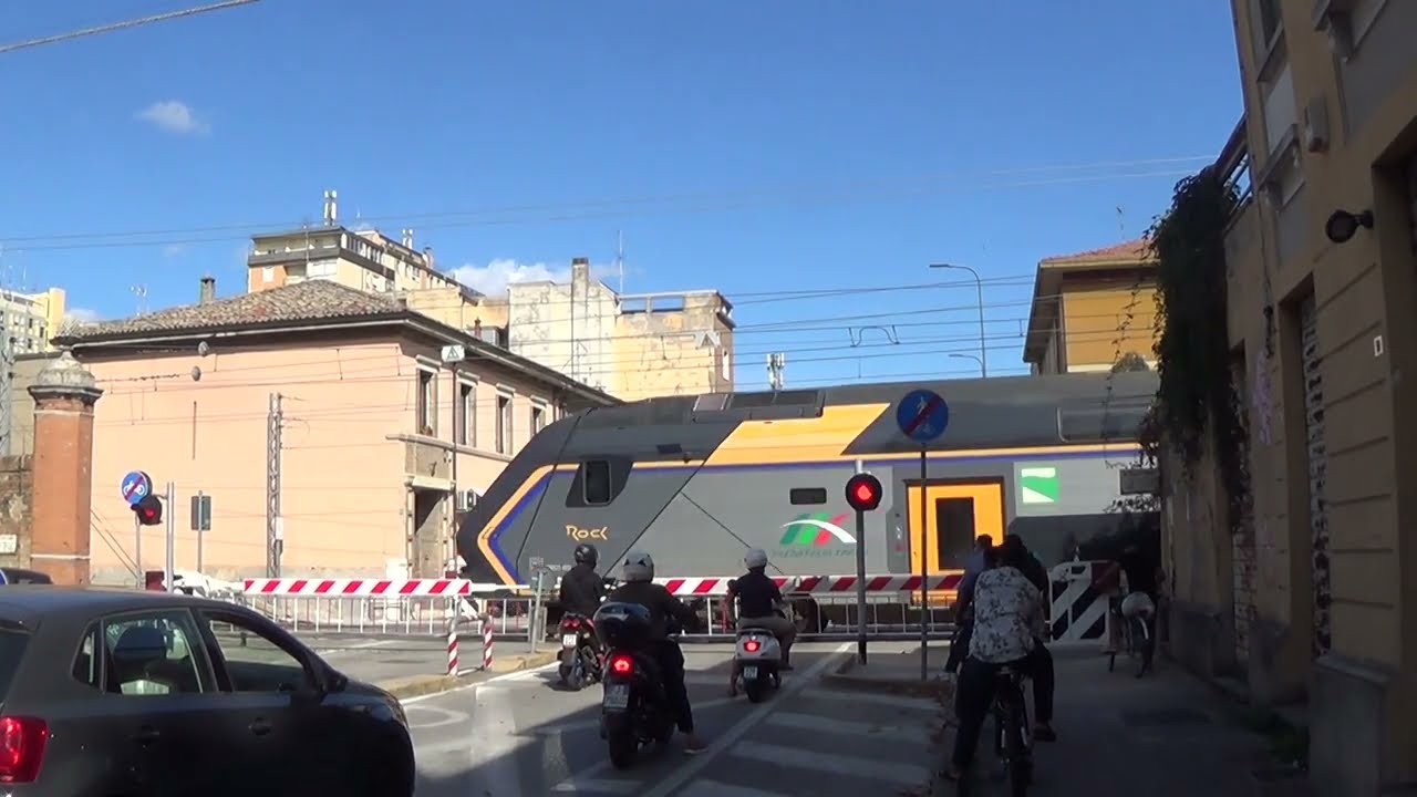 Passaggio a livello di via Candiano (con TM 2000) - Ravenna / Level Crossing / Bahnübergang
