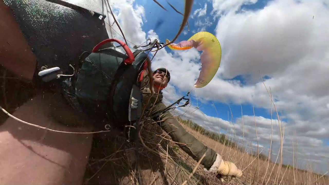 Paragliding crash: flying into the leeside of Patu (Brazil) at 45 kmh wind. REAR VIEW
