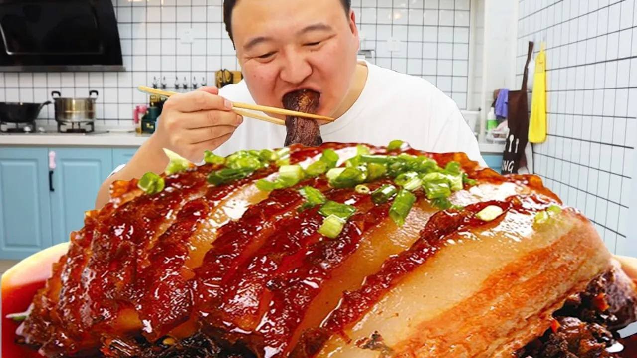 痔疮还没好，又闪了腰，简单在家吃个梅菜扣肉盖饭吧，休息几天【cram阿强】