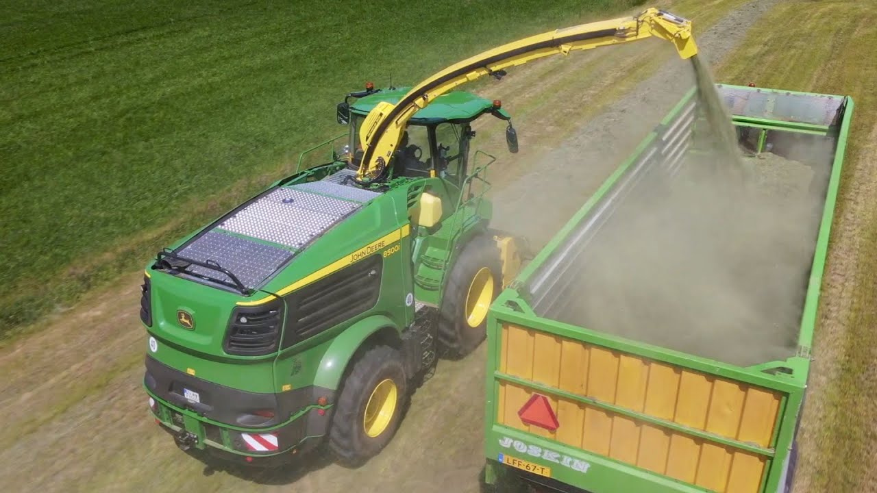 NEW John Deere 8000 serie Hakselaar in Nederland. new SPFH / neuen Feldh&auml;cksler