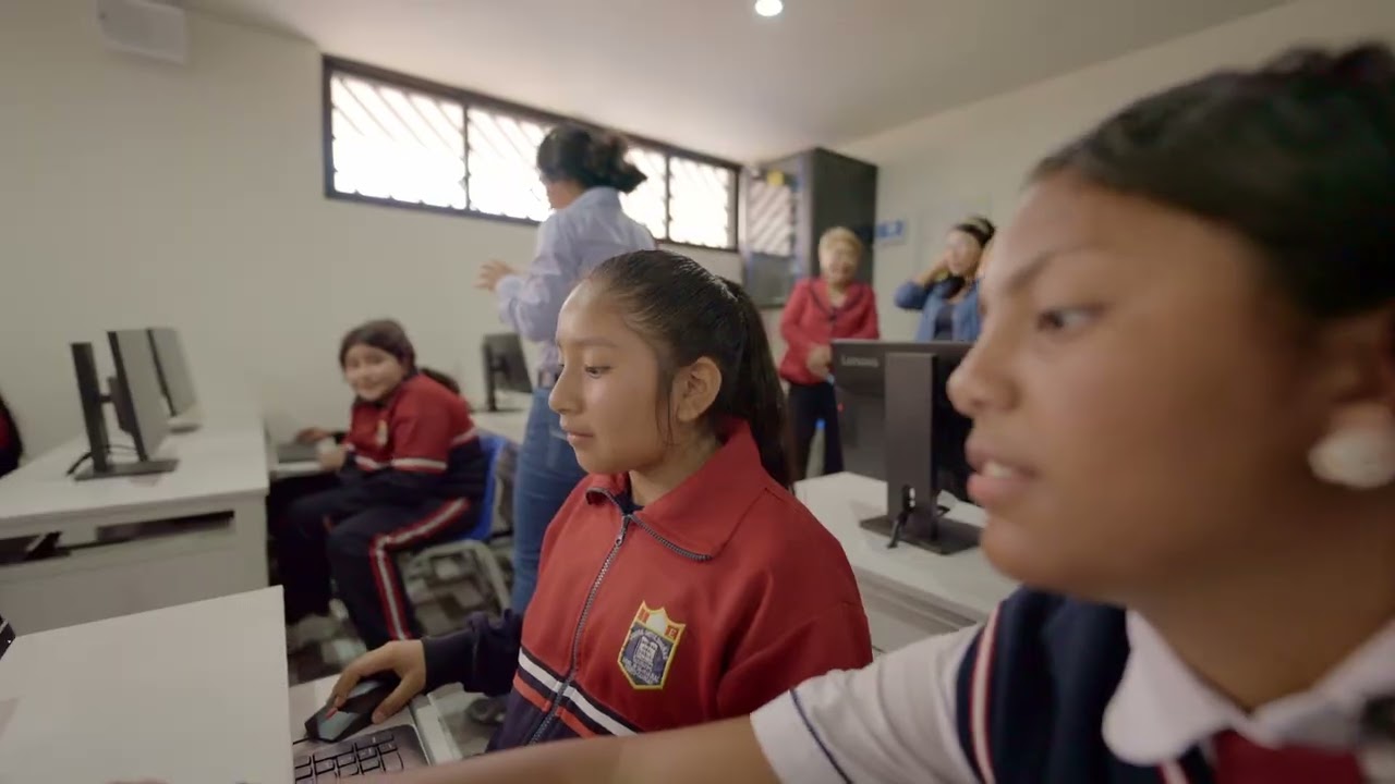 Entrega de donación de Computer Lab en Chancay