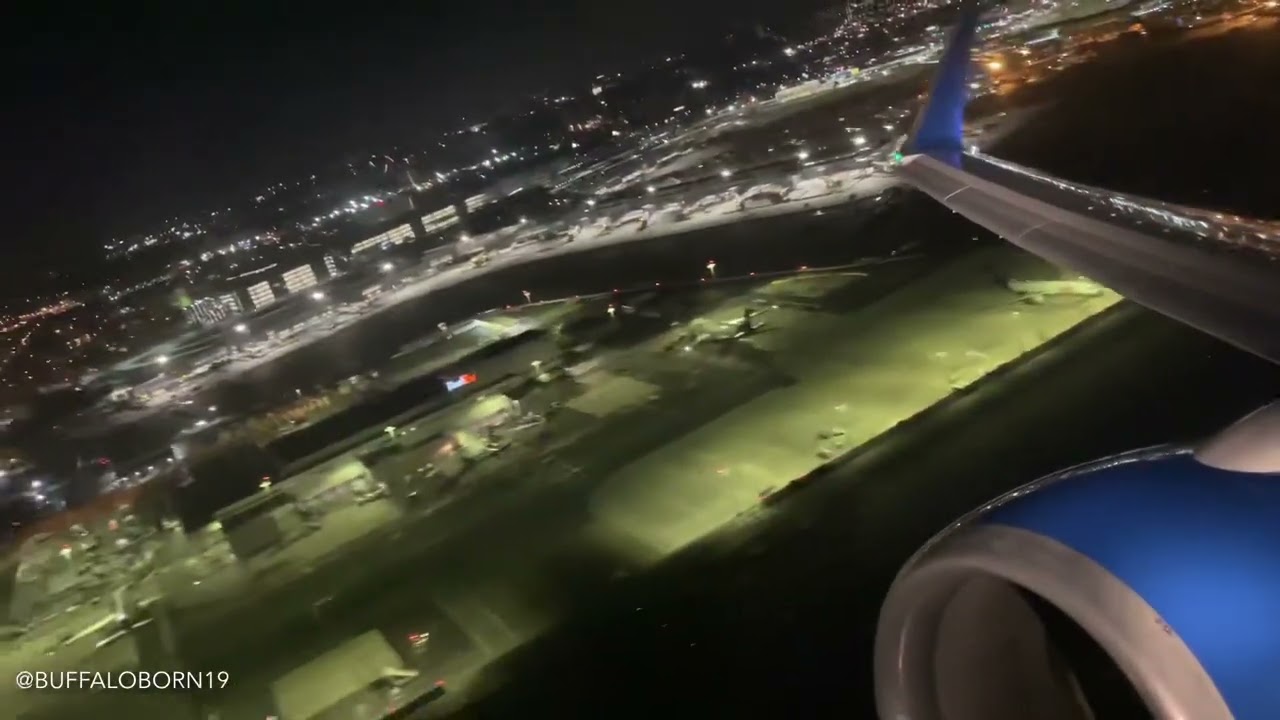 STUNNING United Airlines- Boeing 737-924 (ER) - Taxi and Takeoff from Newark