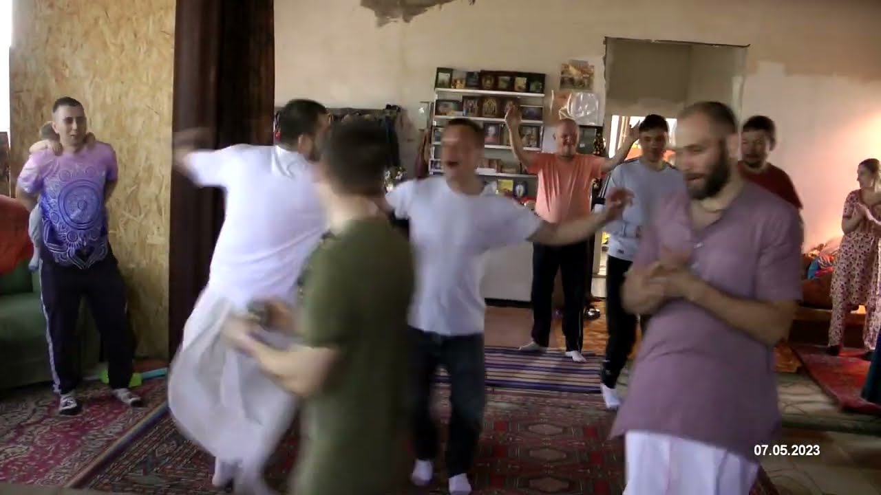 Наше движение основано на киртане и танце!
